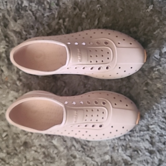 Native Robbie - Picture 3 of 5